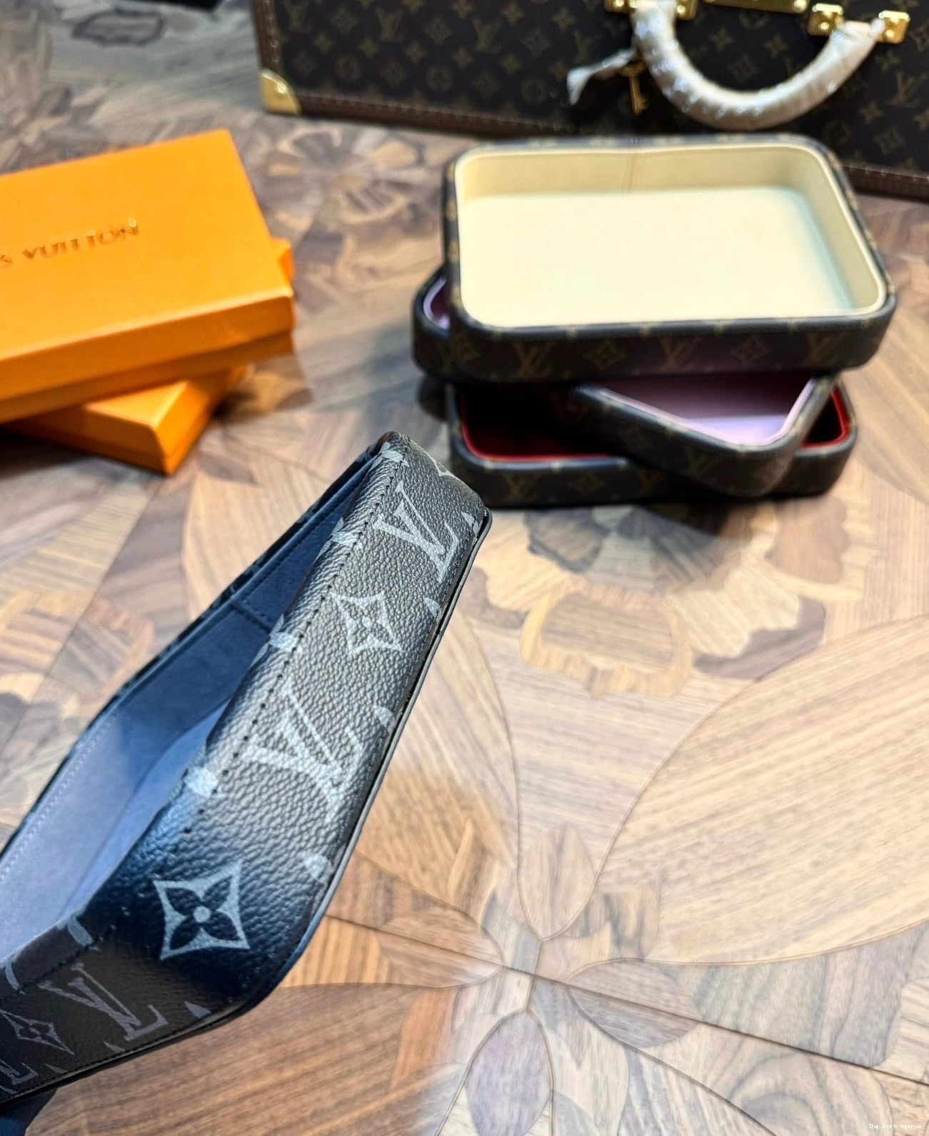 CUSTOM TRAY VALET LV 0804
